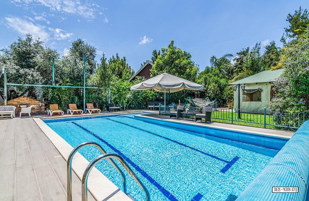 בקתות גבי בקצה היער צפון  2  נופש - וי פור ויקיישן - V for Vacation