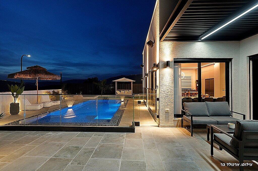 וילה הלליה צפון  45  נופש - וי פור ויקיישן - V for Vacation