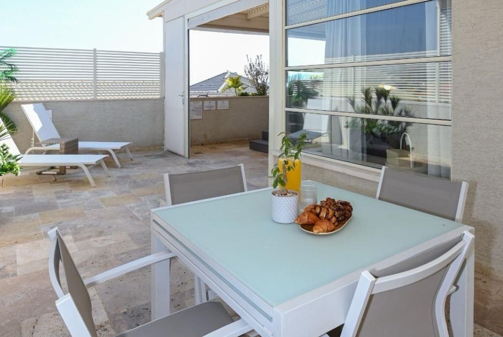 Peak Boutique Suites - סוויטות פיק צפון  37  נופש - וי פור ויקיישן - V for Vacation