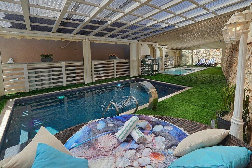 שקד באופק - וילה בוטיק צפון  25  נופש - וי פור ויקיישן - V for Vacation