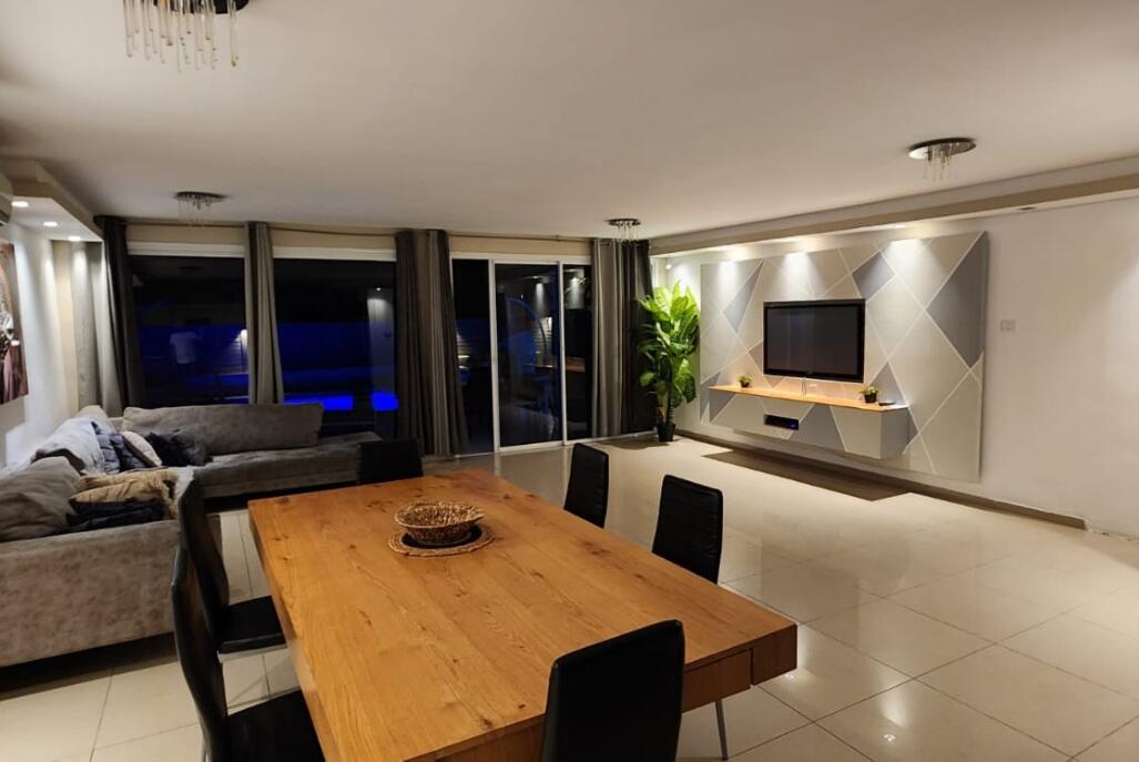 וילה ניס דרום  13  נופש - וי פור ויקיישן - V for Vacation