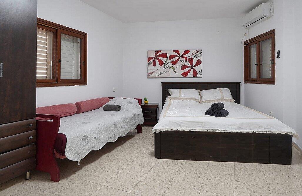 שלווה במושבה צפון  12  נופש - וי פור ויקיישן - V for Vacation