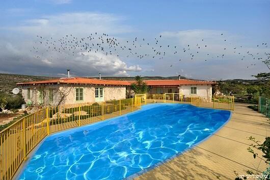 וילה כליל הטבע צפון  1  נופש - וי פור ויקיישן - V for Vacation