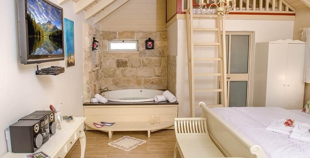 פרובנס בגן צפון  15  נופש - וי פור ויקיישן - V for Vacation