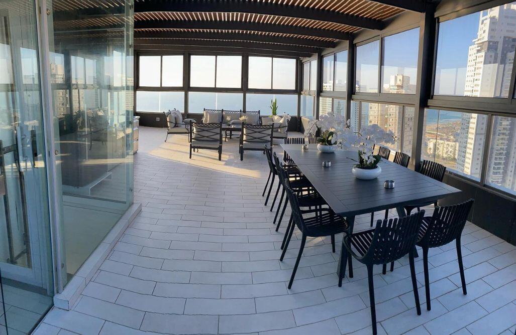 רויאל פנטהאוז מרכז  4  נופש - וי פור ויקיישן - V for Vacation