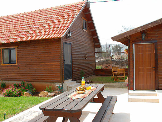 נחלת נפתלי צפון  9  נופש - וי פור ויקיישן - V for Vacation