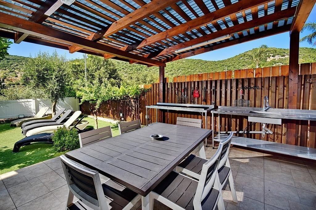 אחוזת סיזר גארדן צפון  4  נופש - וי פור ויקיישן - V for Vacation