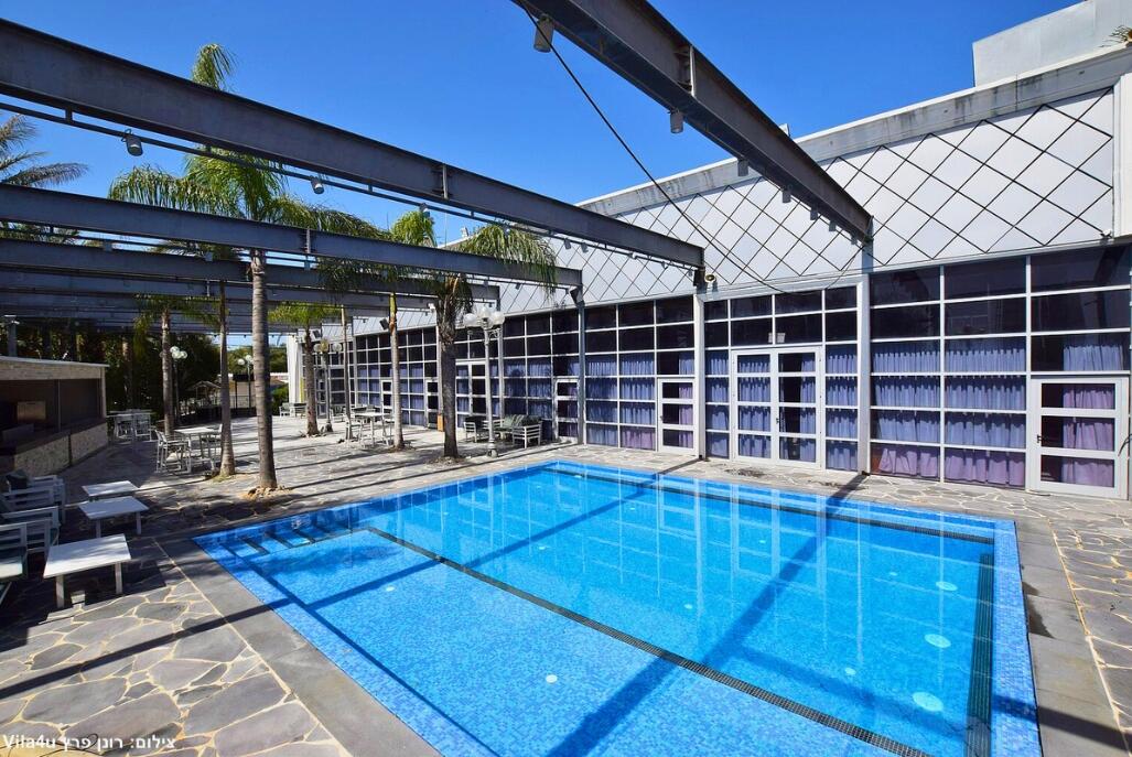 רוקה וייב מרכז  4  נופש - וי פור ויקיישן - V for Vacation