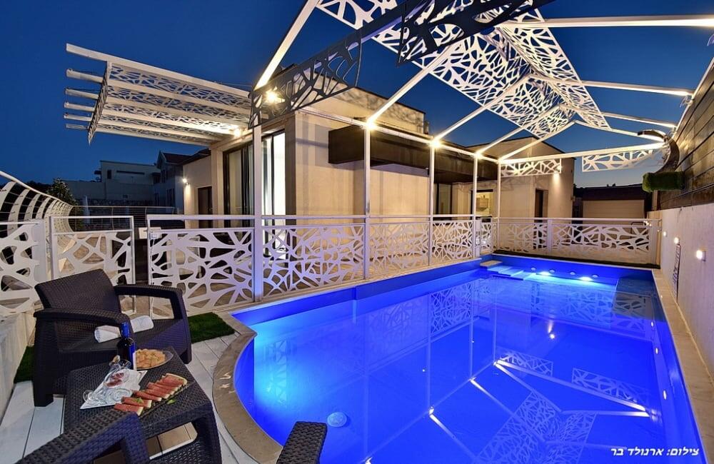 וילה סלו מול הכנרת צפון  31  נופש - וי פור ויקיישן - V for Vacation