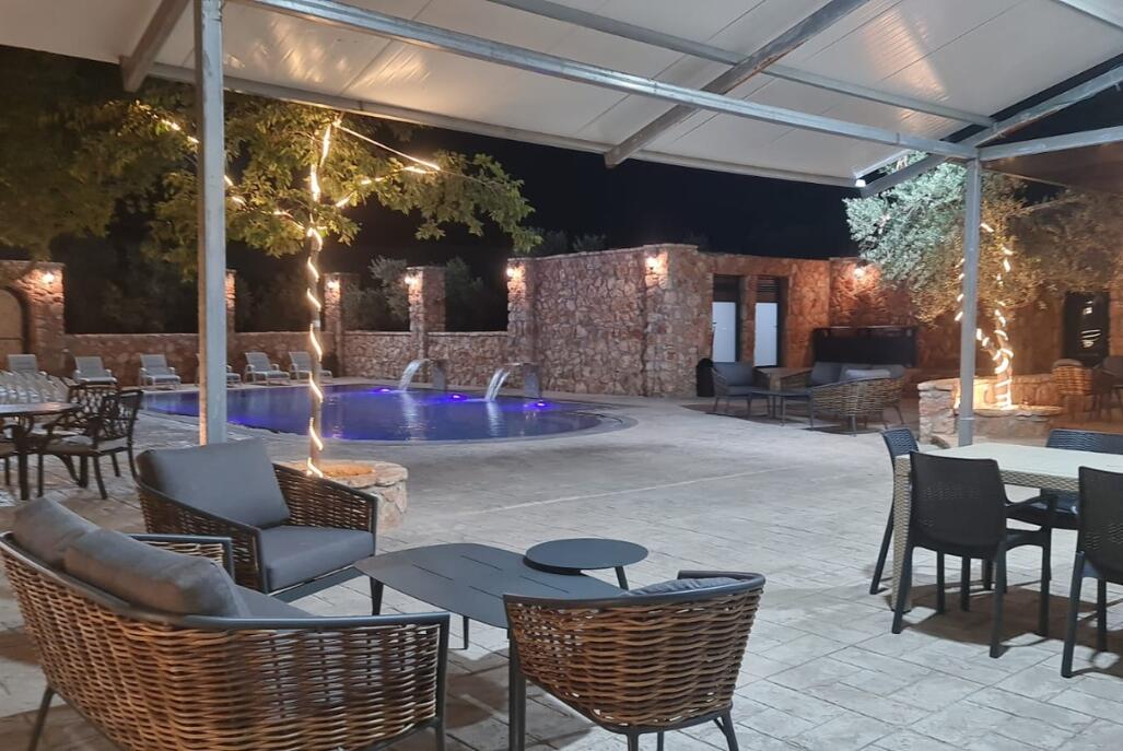 אחוזת אלונים ירכא צפון  14  נופש - וי פור ויקיישן - V for Vacation