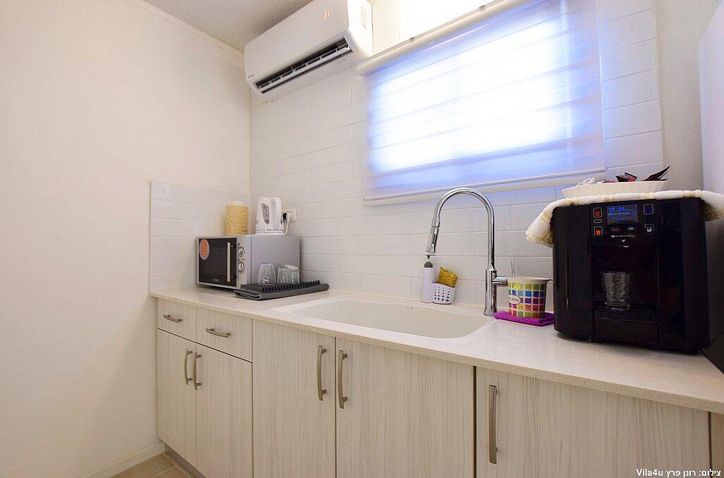 לקשורי סוויט - Luxury suite צפון  10  נופש - וי פור ויקיישן - V for Vacation