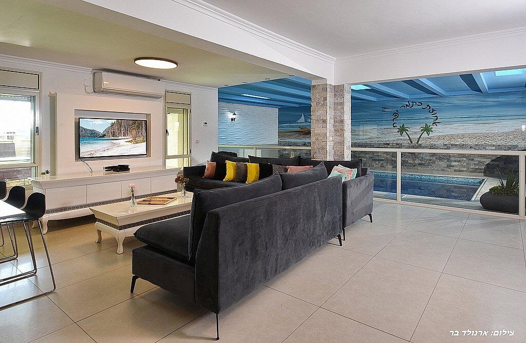 הוילה באחוזה צפון  14  נופש - וי פור ויקיישן - V for Vacation