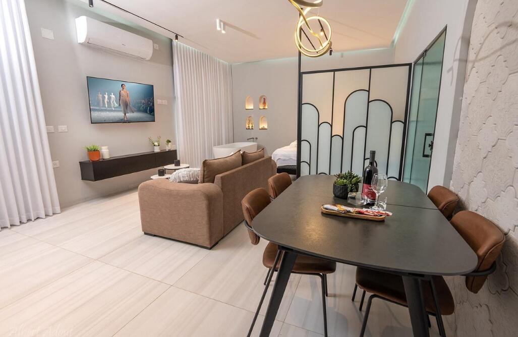 ארקו סוויט צפון  15  נופש - וי פור ויקיישן - V for Vacation