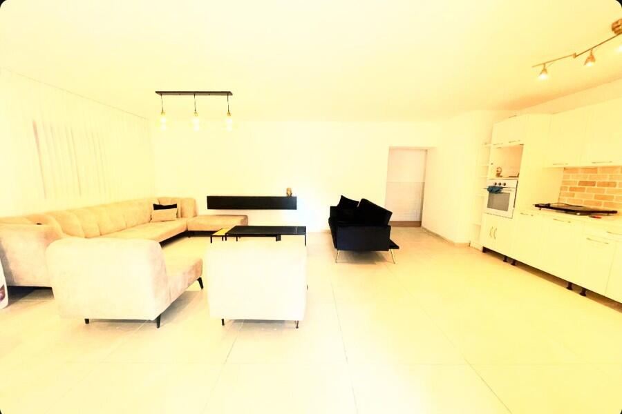 בשדות של המושב דרום  8  נופש - וי פור ויקיישן - V for Vacation