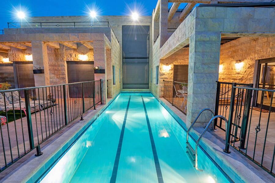 באטצי סוויטות יוקרה צפון  2  נופש - וי פור ויקיישן - V for Vacation