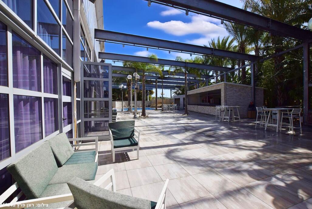 רוקה וייב מרכז  12  נופש - וי פור ויקיישן - V for Vacation