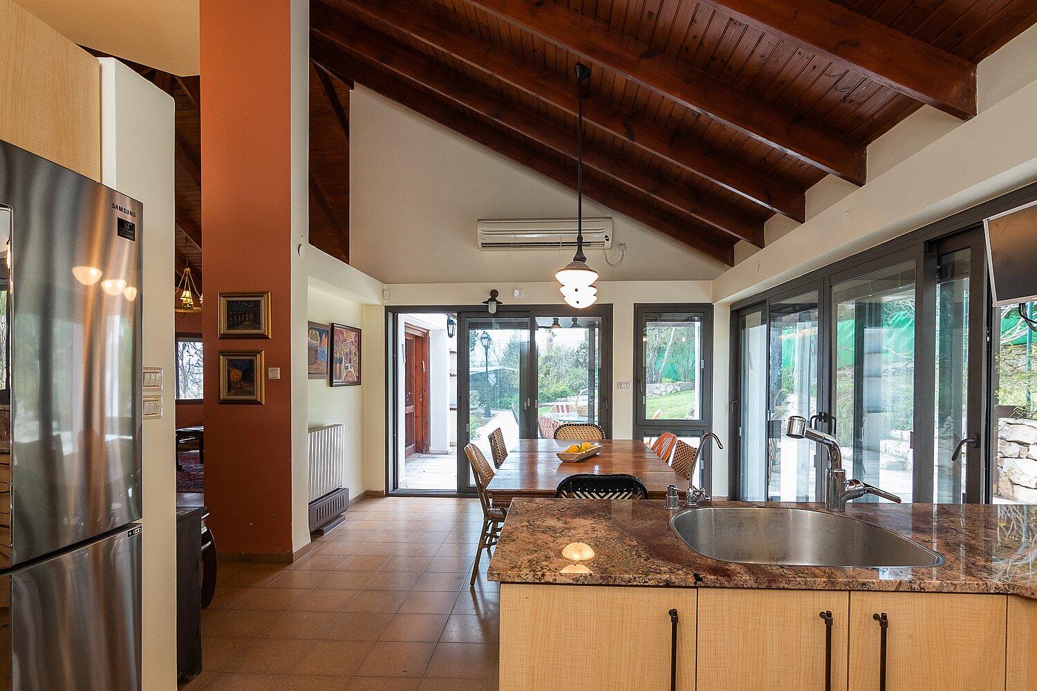 וילה בית זית מרכז  13  נופש - וי פור ויקיישן - V for Vacation