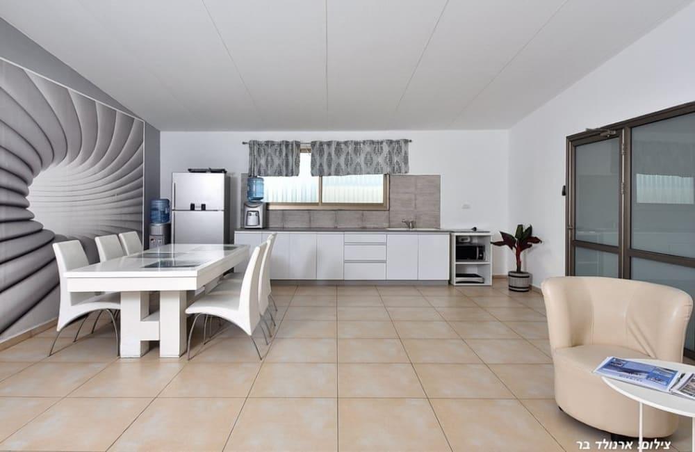 וילה יאניס צפון  1  נופש - וי פור ויקיישן - V for Vacation