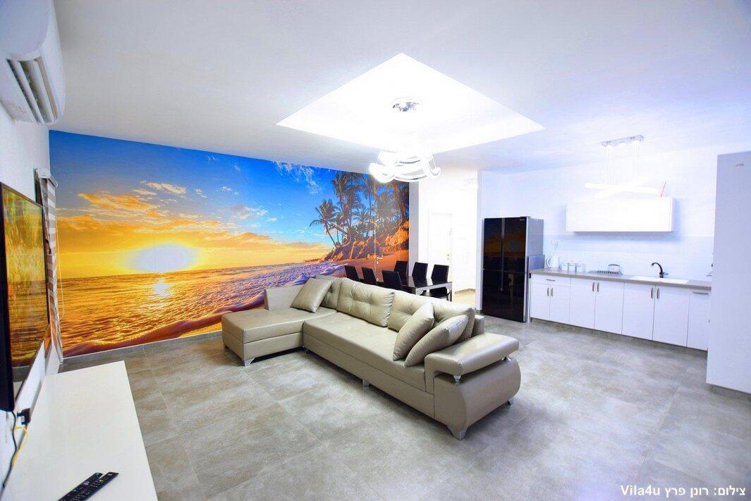 אחוזת הנסיכה וילג מרכז אחוזת הנסיכה וילג - מתחם הפנים סלון מפנק עם מערכת ישיבה ומטבח נופש - וי פור ויקיישן - V for Vacation