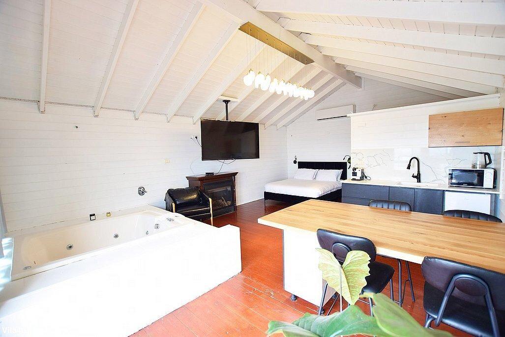 רפאל בכרם צפון  30  נופש - וי פור ויקיישן - V for Vacation