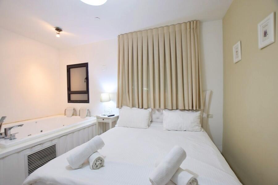 קבוצת פלאזה בוטיק צפון  18  נופש - וי פור ויקיישן - V for Vacation