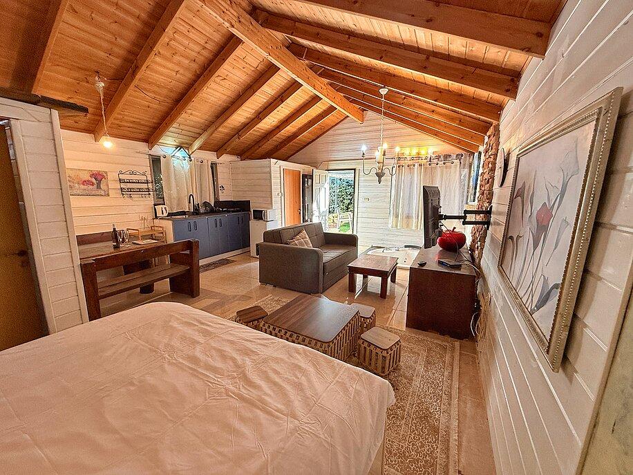 צימרים אחוזת אדר צפון  26  נופש - וי פור ויקיישן - V for Vacation