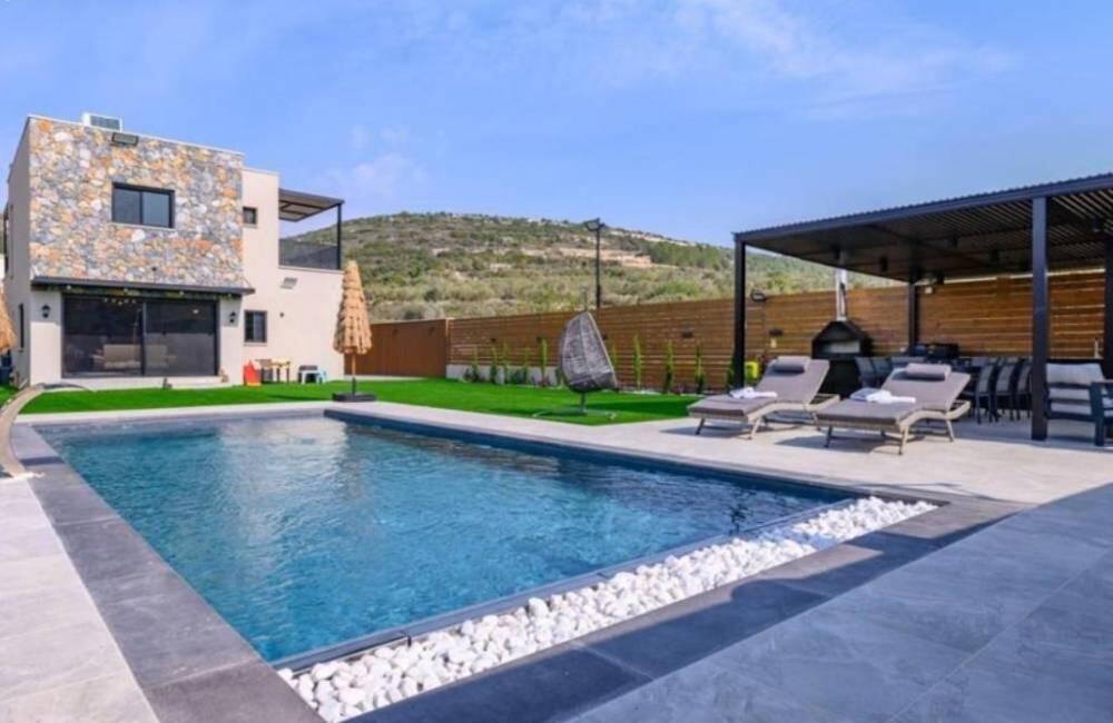 וילה אדינביל צפון  3  נופש - וי פור ויקיישן - V for Vacation