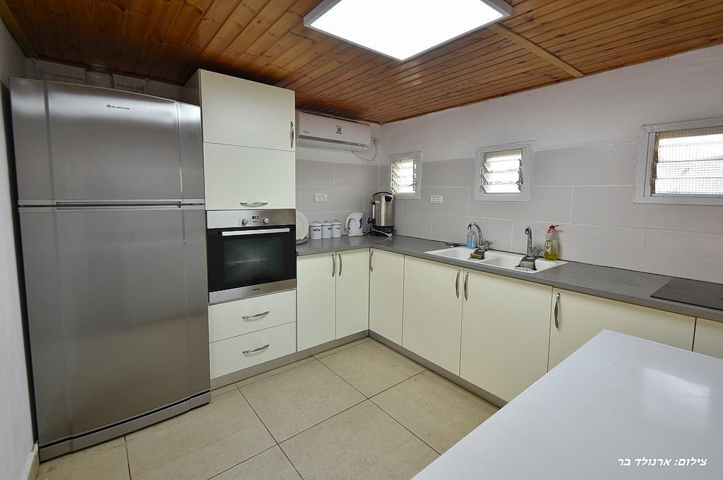 קדמת עדן צפון  11  נופש - וי פור ויקיישן - V for Vacation