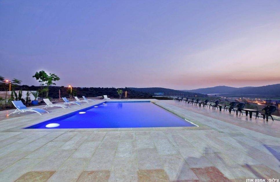 אחוזת דניאל מרכז  11  נופש - וי פור ויקיישן - V for Vacation