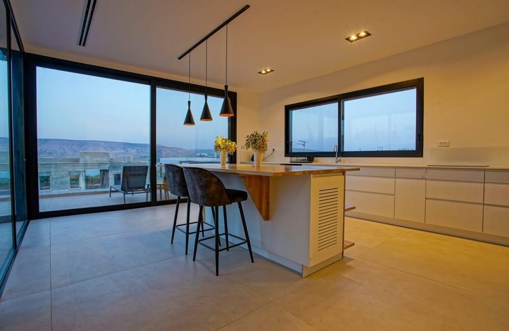 אמילי סוויטות אירוח צפון  31  נופש - וי פור ויקיישן - V for Vacation