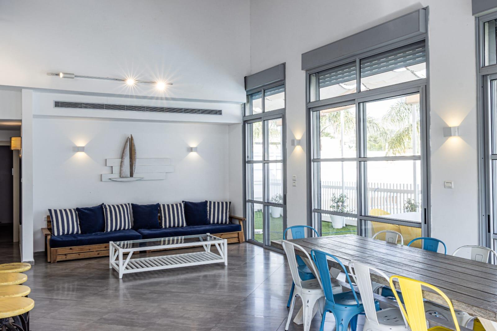 אחוזת דקל לבן בוטיק צפון  7  נופש - וי פור ויקיישן - V for Vacation