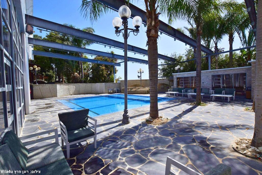 רוקה וייב מרכז  3  נופש - וי פור ויקיישן - V for Vacation