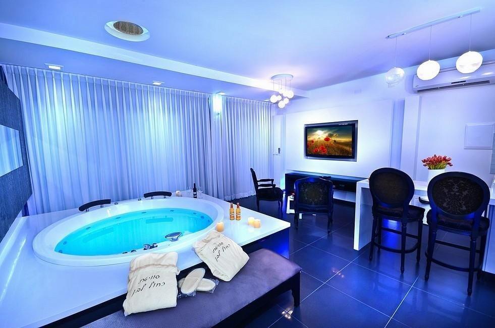 סוויטות כחול לבן ובקתות אגם צפון  8  נופש - וי פור ויקיישן - V for Vacation