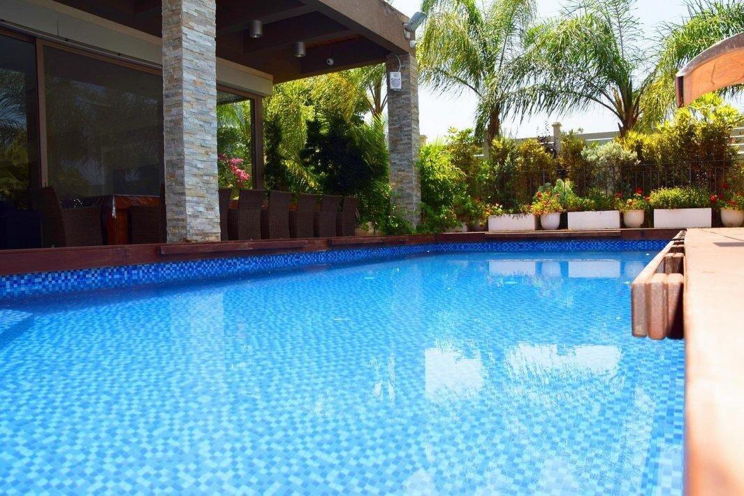 אחוזת הכוכבים מרכז  23  נופש - וי פור ויקיישן - V for Vacation