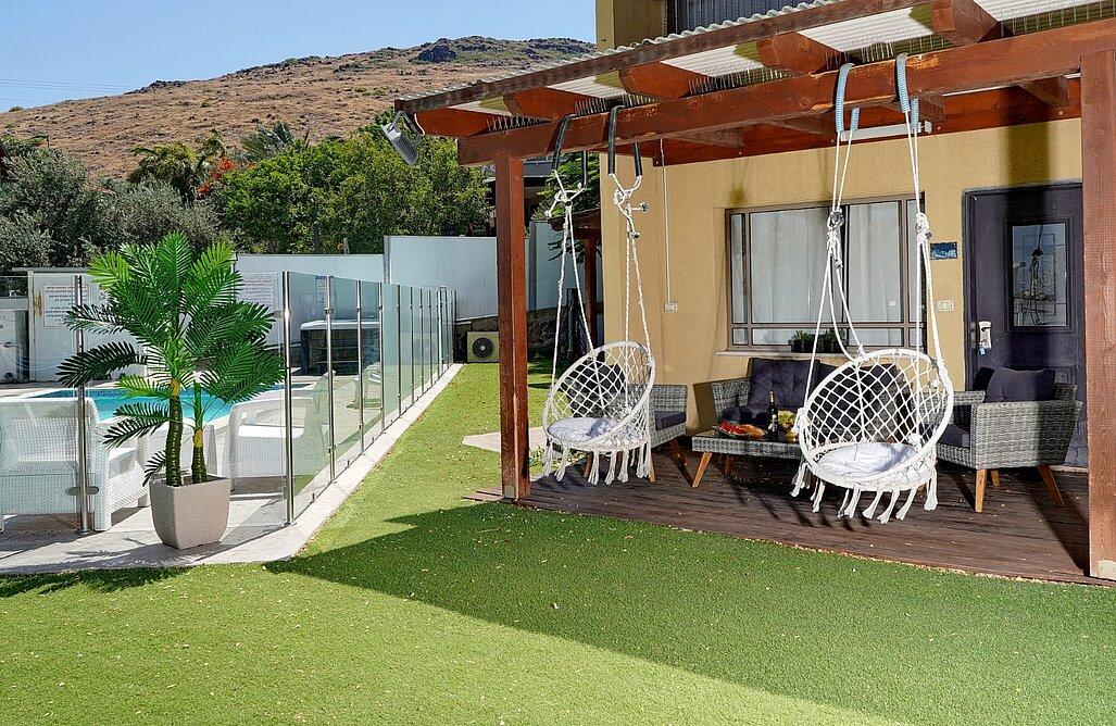 שלווה במושבה צפון  17  נופש - וי פור ויקיישן - V for Vacation