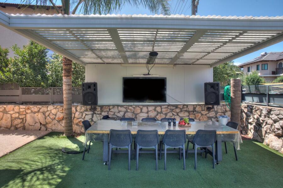 וילת יוקרה אחוזת נשרים צפון  18  נופש - וי פור ויקיישן - V for Vacation