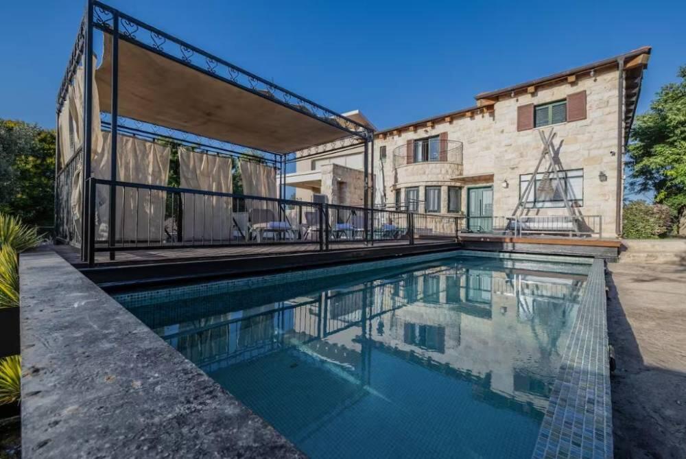 אחוזת בלו ביי נתניה - Blue Bay Mansion מרכז  27  נופש - וי פור ויקיישן - V for Vacation