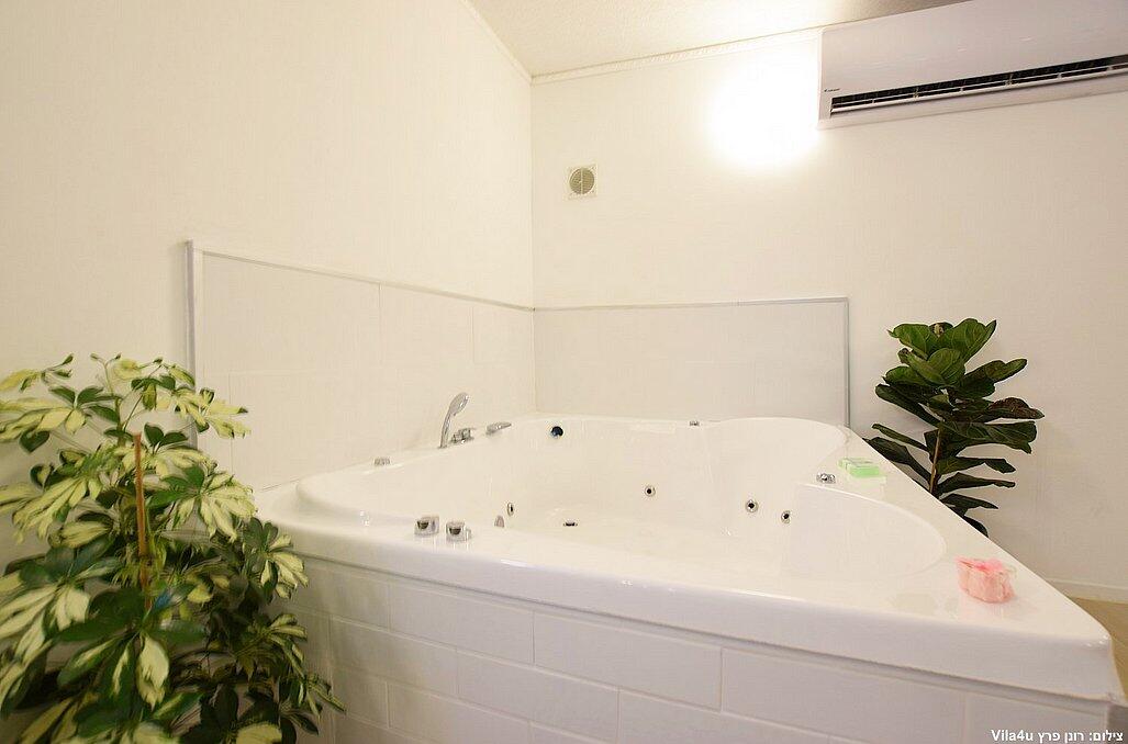 לקשורי סוויט - Luxury suite צפון  14  נופש - וי פור ויקיישן - V for Vacation