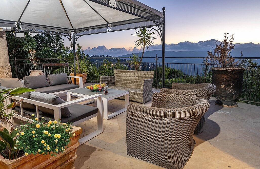 גני הצוק - וילת אירוח צפון  41  נופש - וי פור ויקיישן - V for Vacation