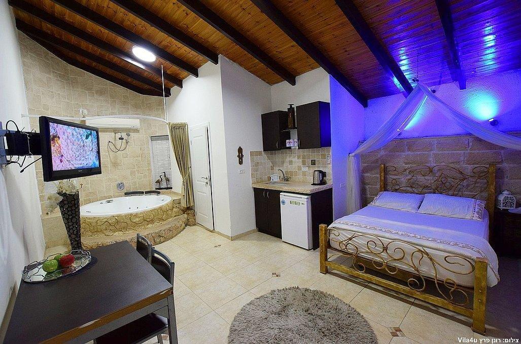 אהבה במושבה צפון  26  נופש - וי פור ויקיישן - V for Vacation