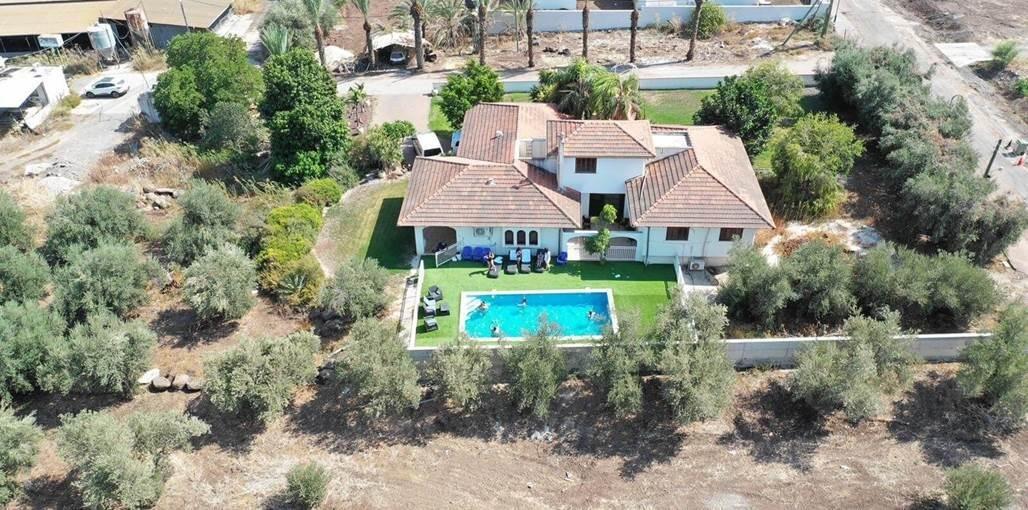 אחוזת קסם במושבה צפון  22  נופש - וי פור ויקיישן - V for Vacation