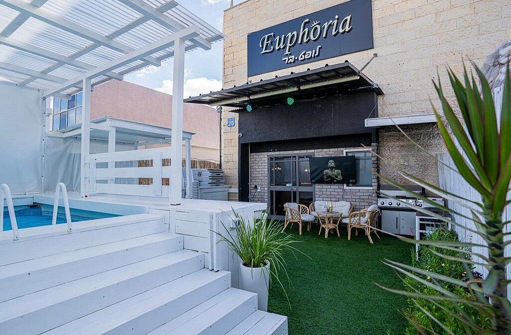 מתחם אופוריה אור עקיבא מרכז  2  נופש - וי פור ויקיישן - V for Vacation