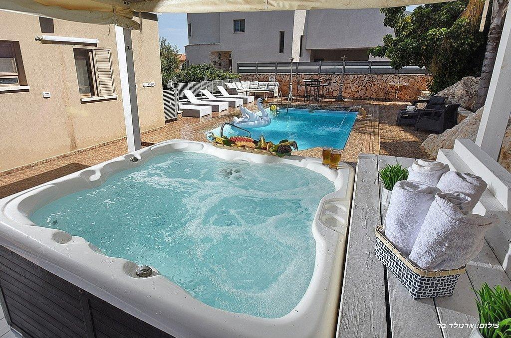 וילה גלילא צפון  4  נופש - וי פור ויקיישן - V for Vacation