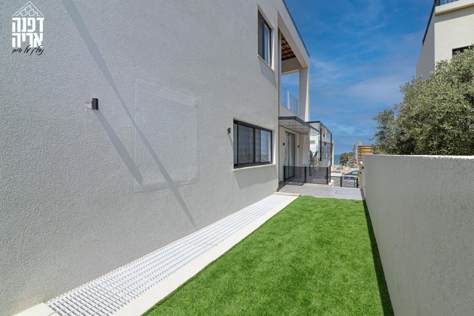 וילה על הים חדרה מרכז  24  נופש - וי פור ויקיישן - V for Vacation