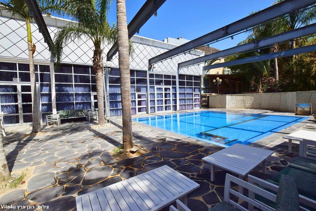 רוקה וייב מרכז  23  נופש - וי פור ויקיישן - V for Vacation