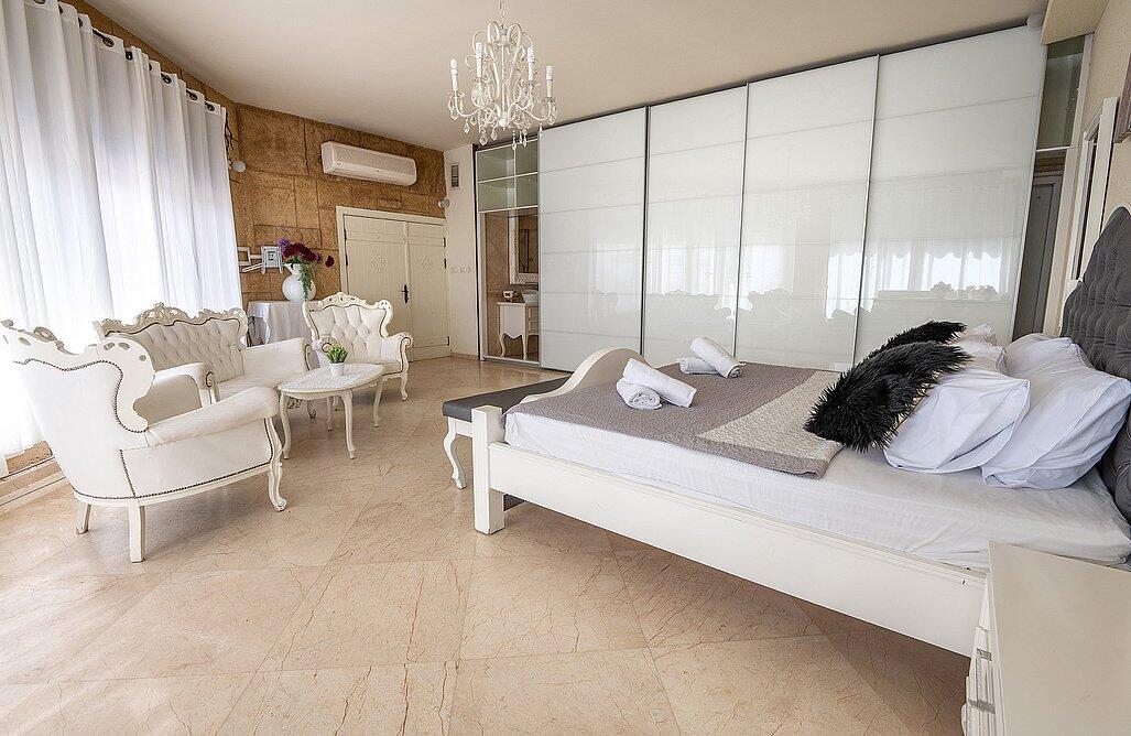 גני הצוק - וילת אירוח צפון  27  נופש - וי פור ויקיישן - V for Vacation