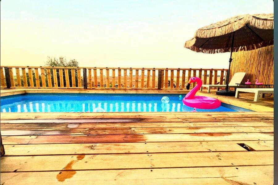 בשדות של המושב דרום  15  נופש - וי פור ויקיישן - V for Vacation