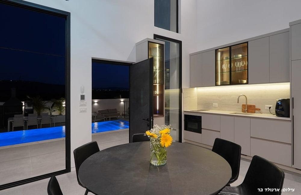 אחוזת קומו בוטיק - Como Boutique צפון  36  נופש - וי פור ויקיישן - V for Vacation