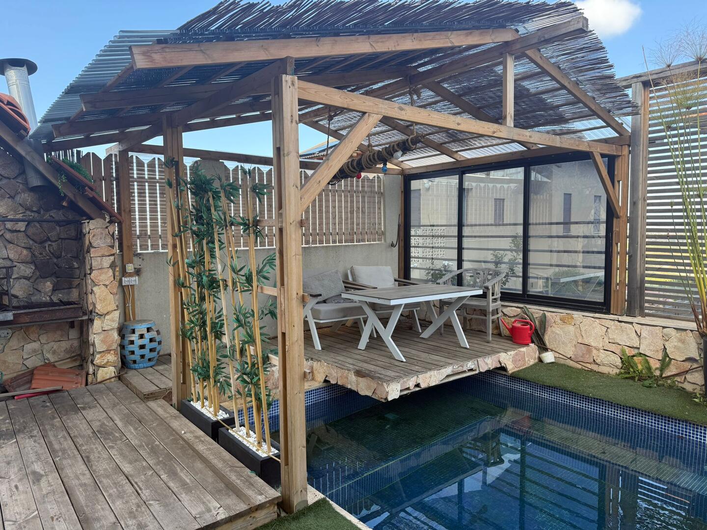 גן עדן בשרון מרכז  13  נופש - וי פור ויקיישן - V for Vacation