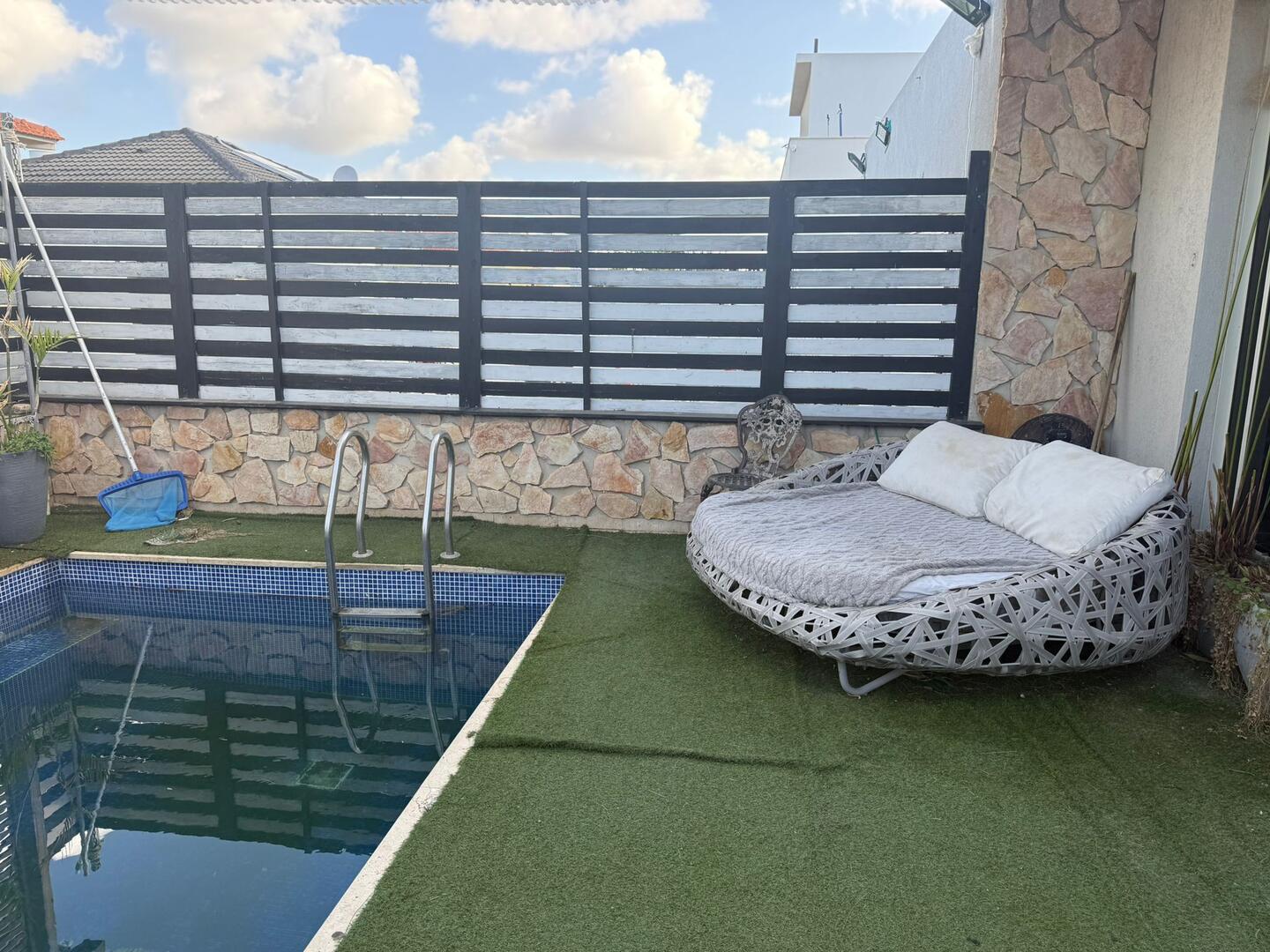 גן עדן בשרון מרכז  14  נופש - וי פור ויקיישן - V for Vacation